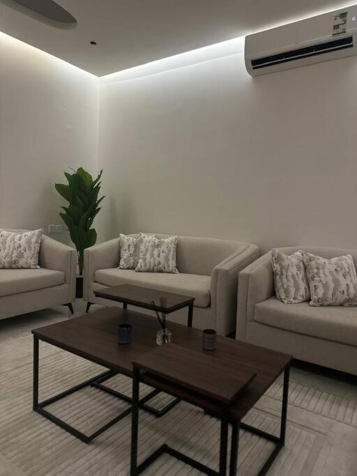 مودرن بمسبح Villa Riyadh